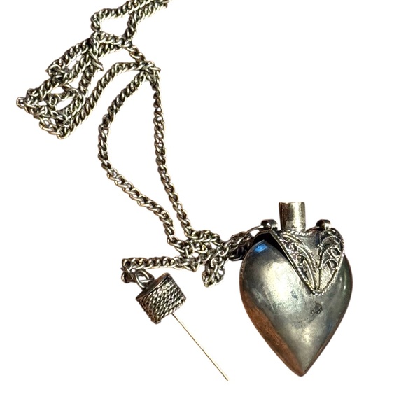 Silver Vintage Heart Pendant Perfume bottle Necklace - Picture 7 of 11